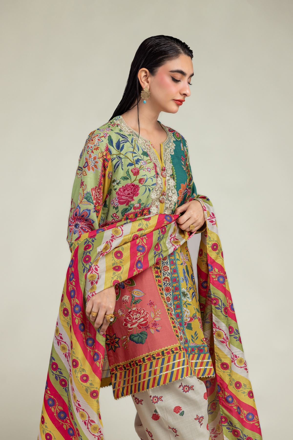 Mesuri Floral Dupatta