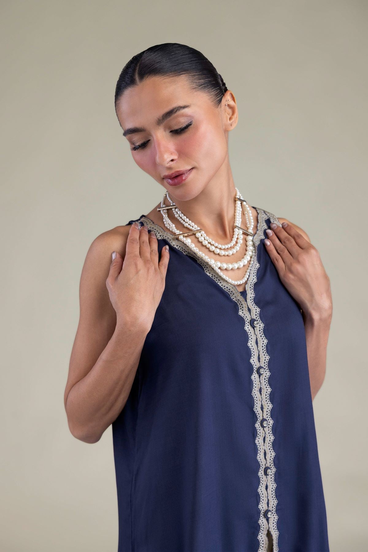 Sleeveless V-Neck Kurta