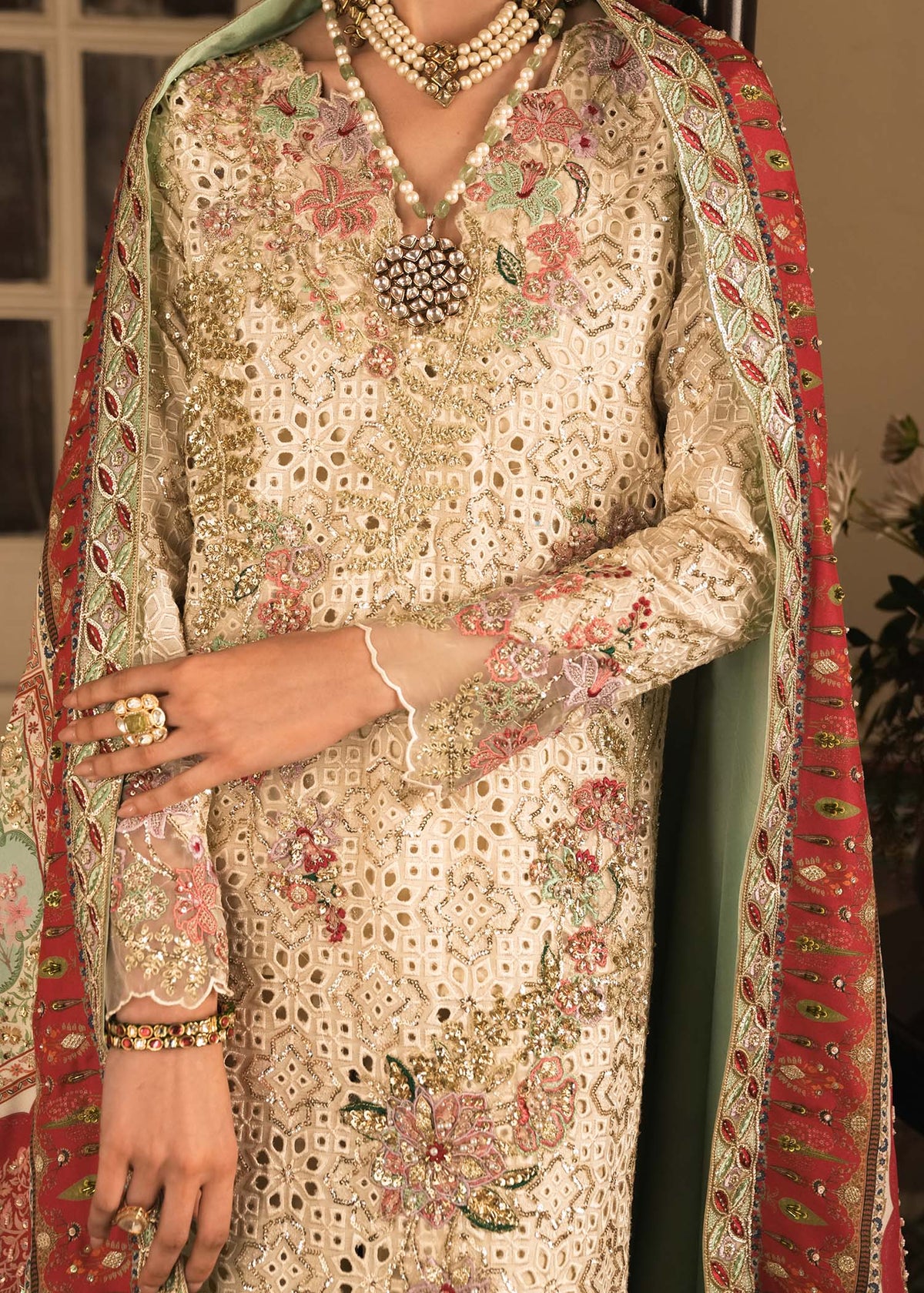 Saira Shakira – Gilded Style