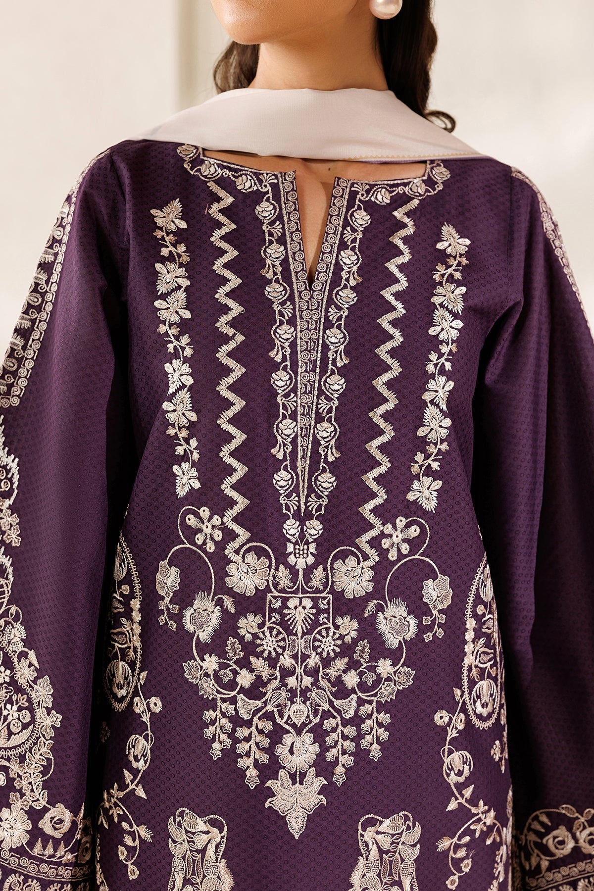 EMBROIDERED SELF JACQUARD UF-4479