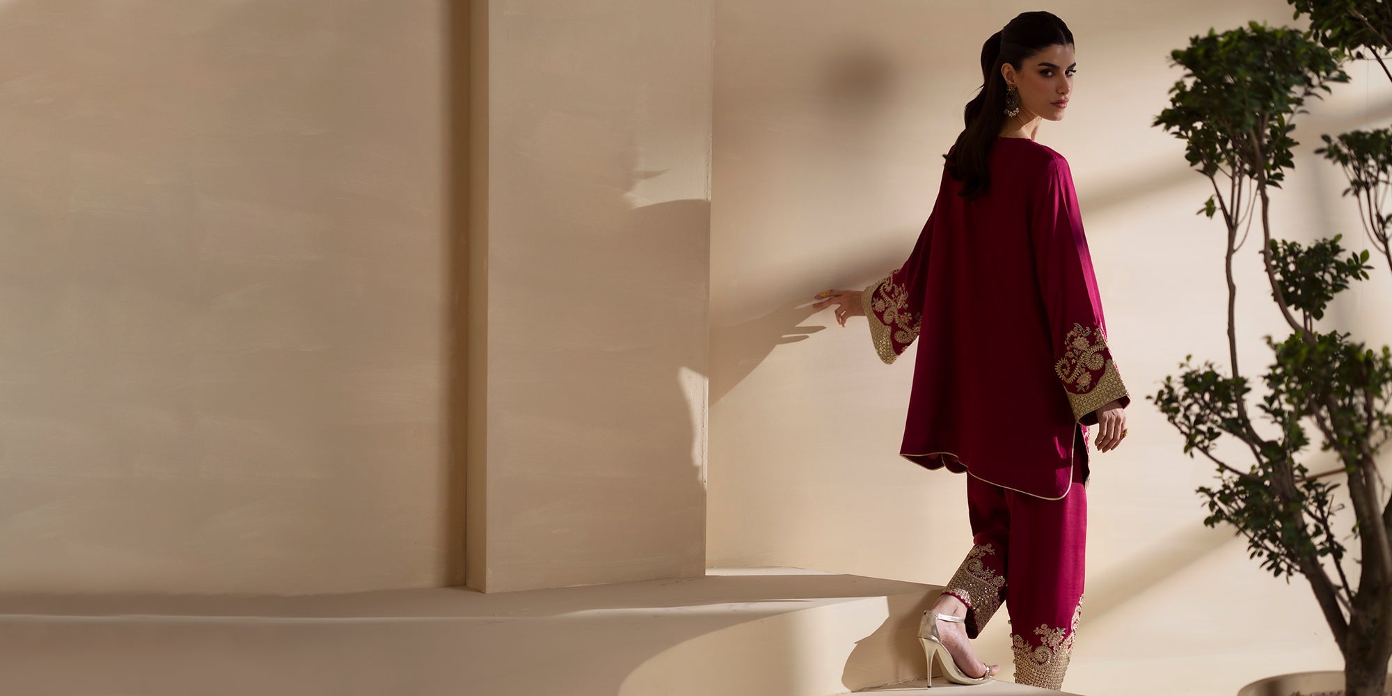 EMBROIDERED SUIT (E0928/104/406)