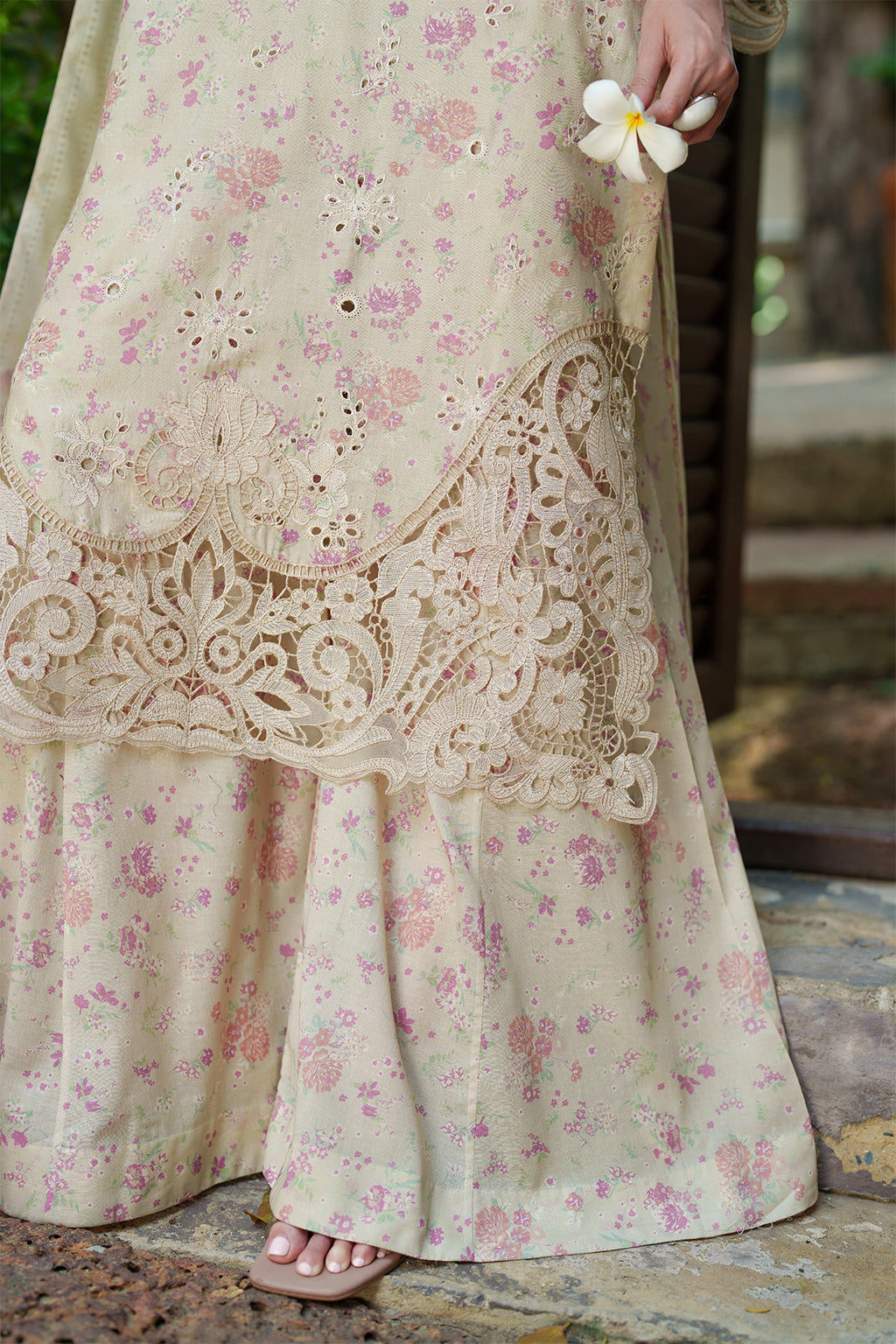 UE-503 Embroidered Lawn