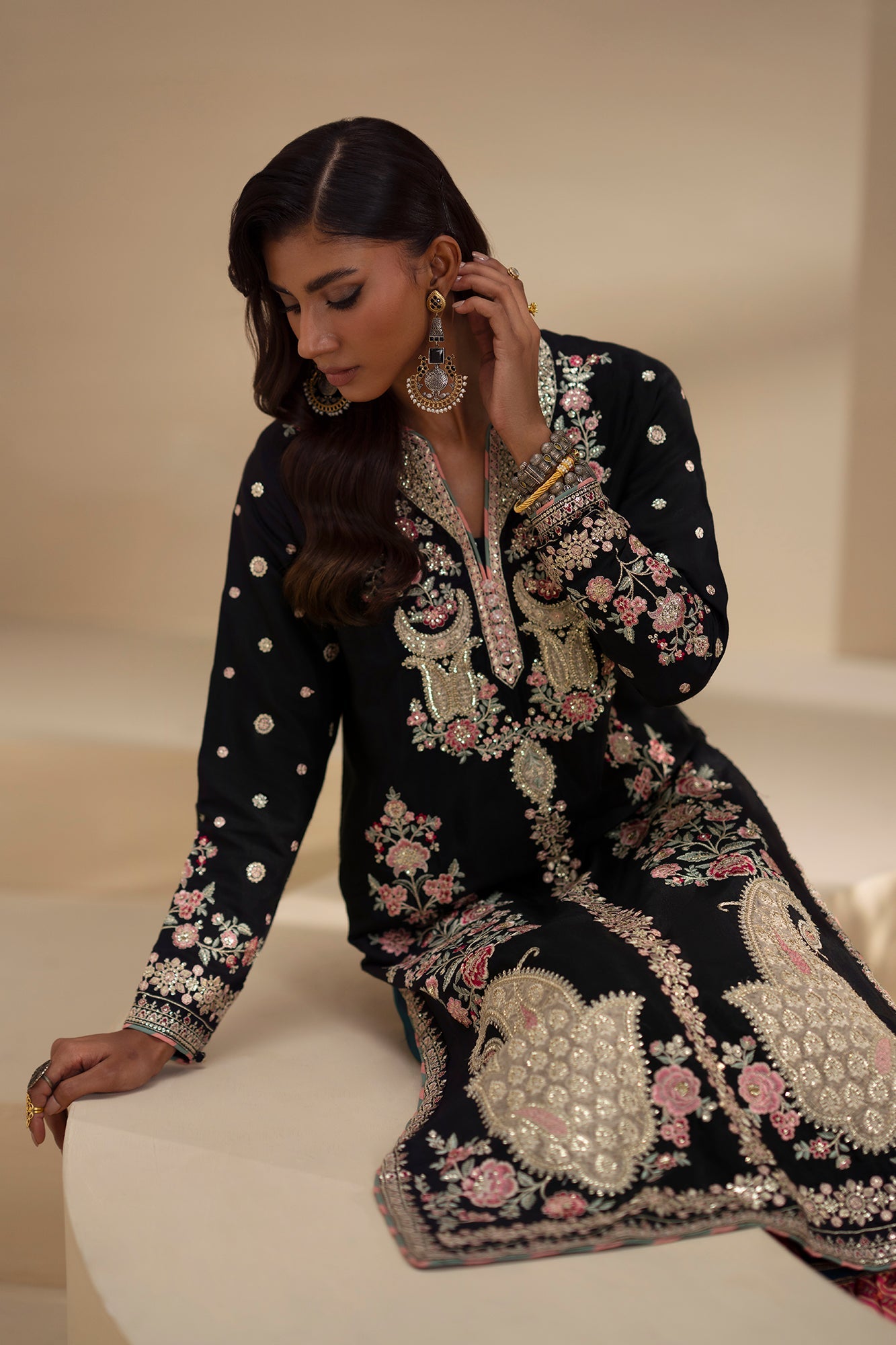 EMBROIDERED SUIT (E0900/104/902)