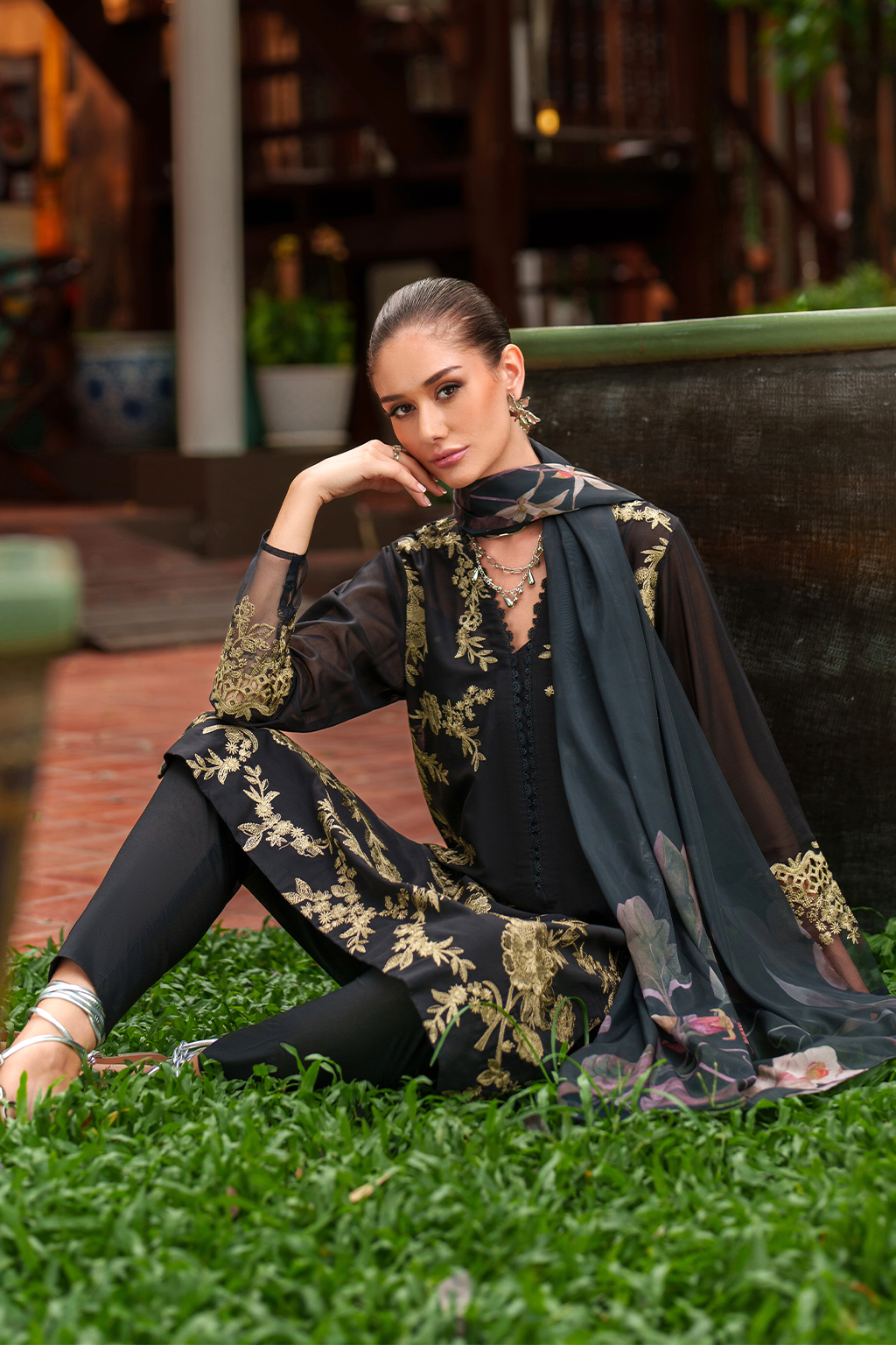 UE-512 Embroidered Lawn