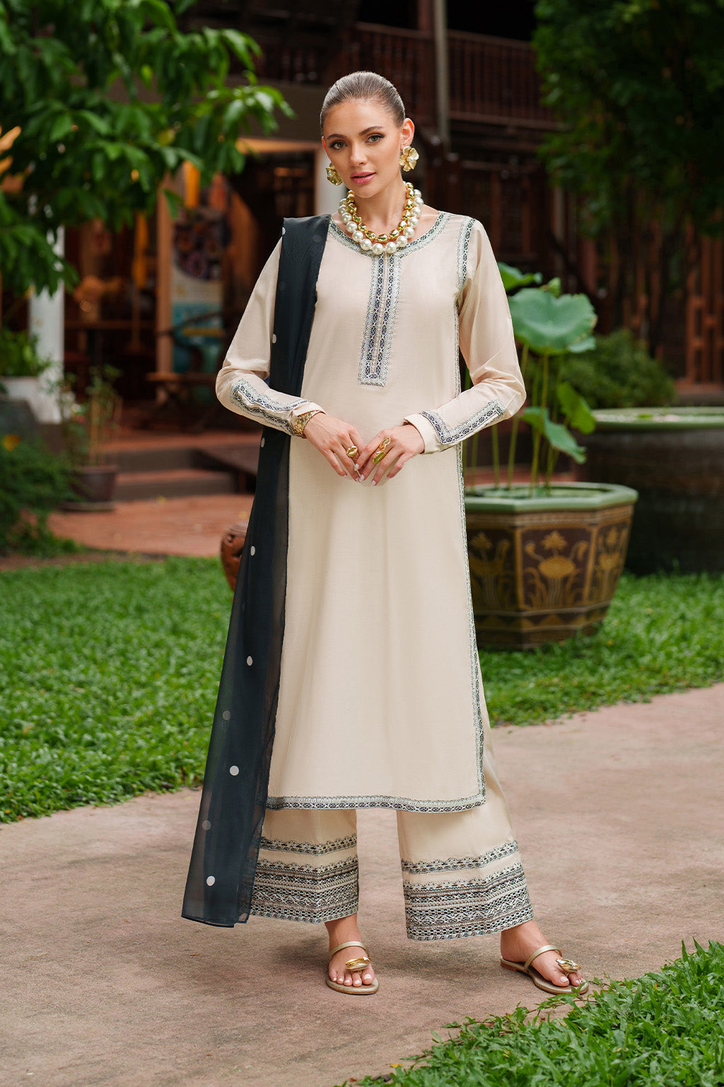 UE-515 Dyed Plain Lawn