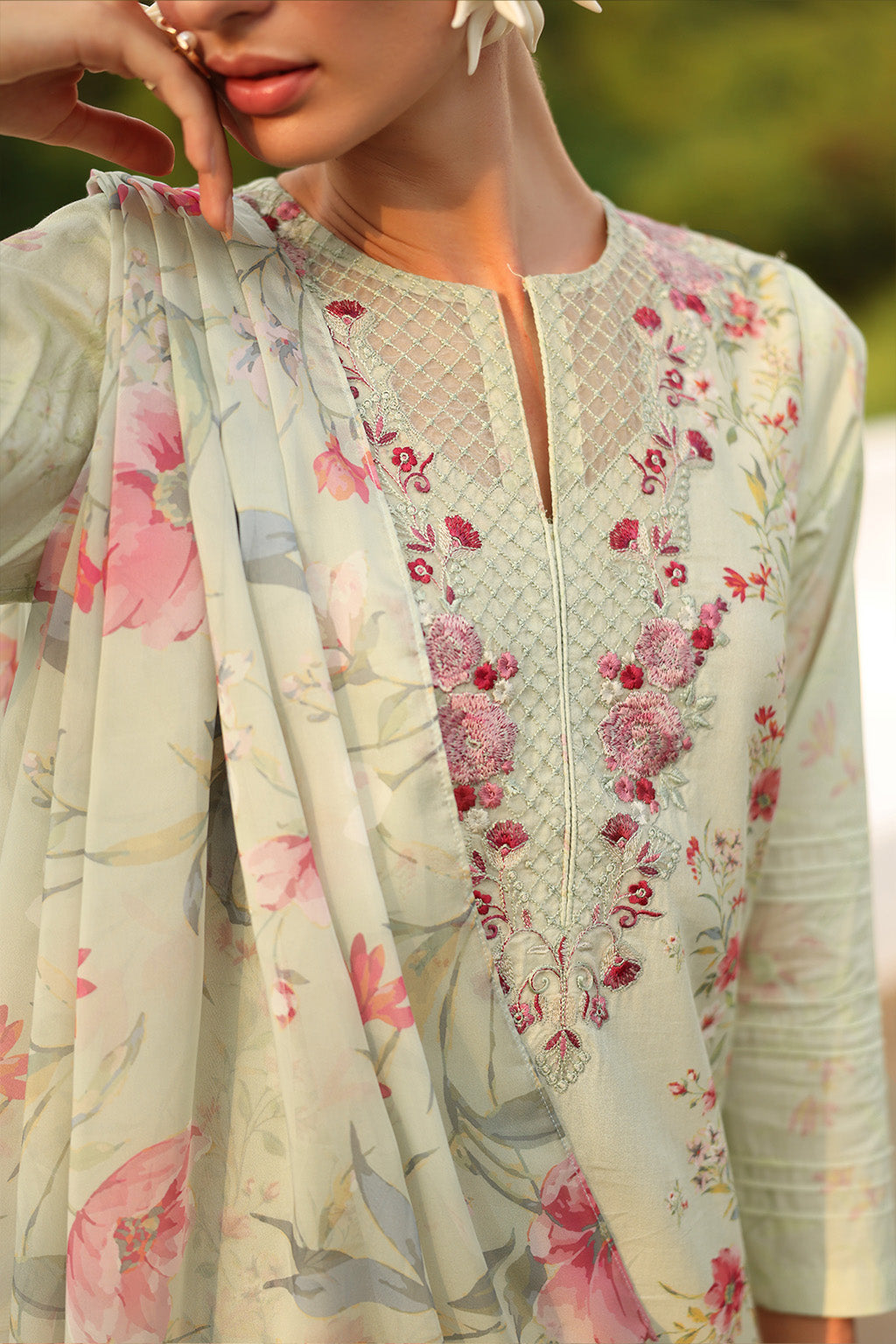 UE-496 Printed Lawn