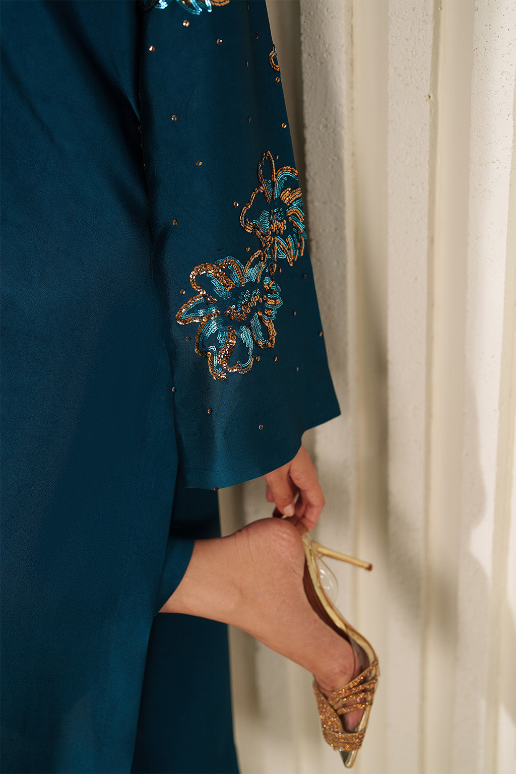 UE-616 Embroidered Ramen Silk
