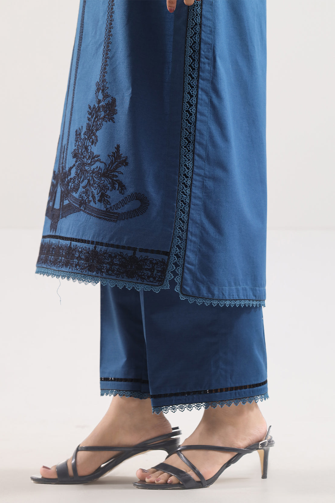 Unstitched Solid Embroidered Warm Khaddar 3 Piece120606