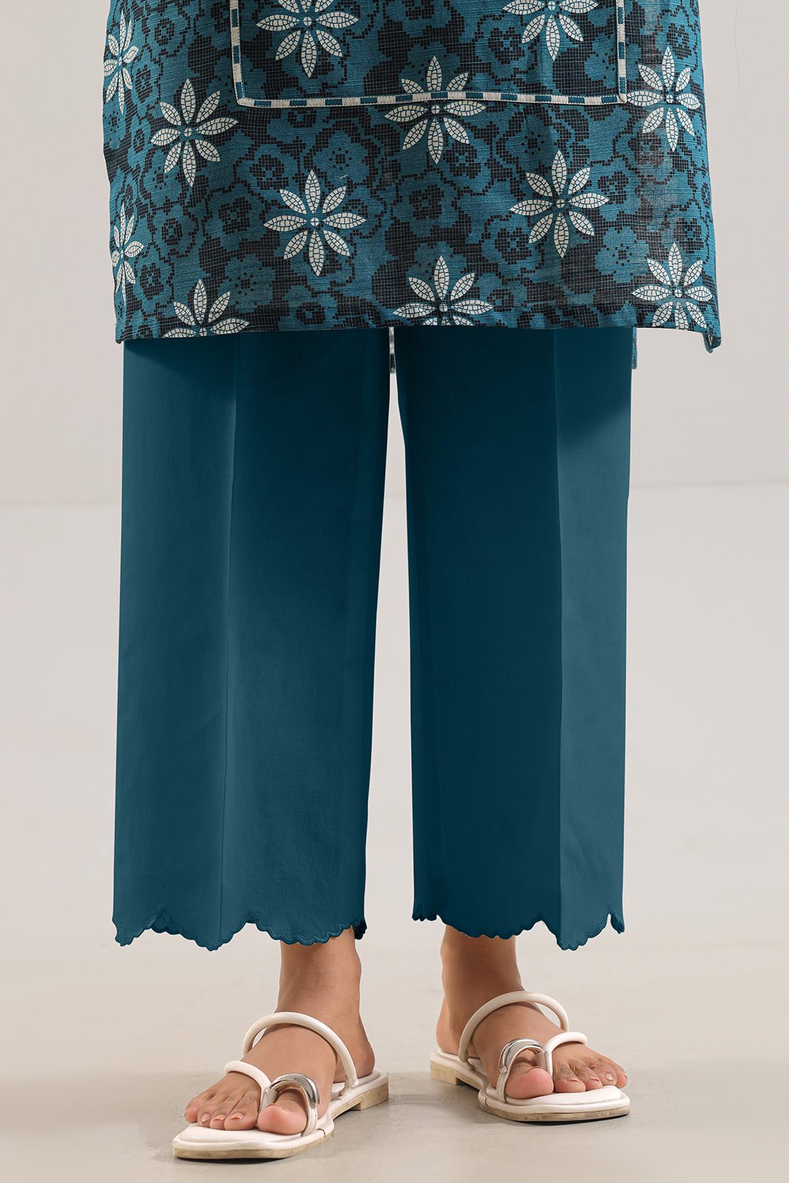 Unstitched Printed Cotton Khaddar 3 Piece114110