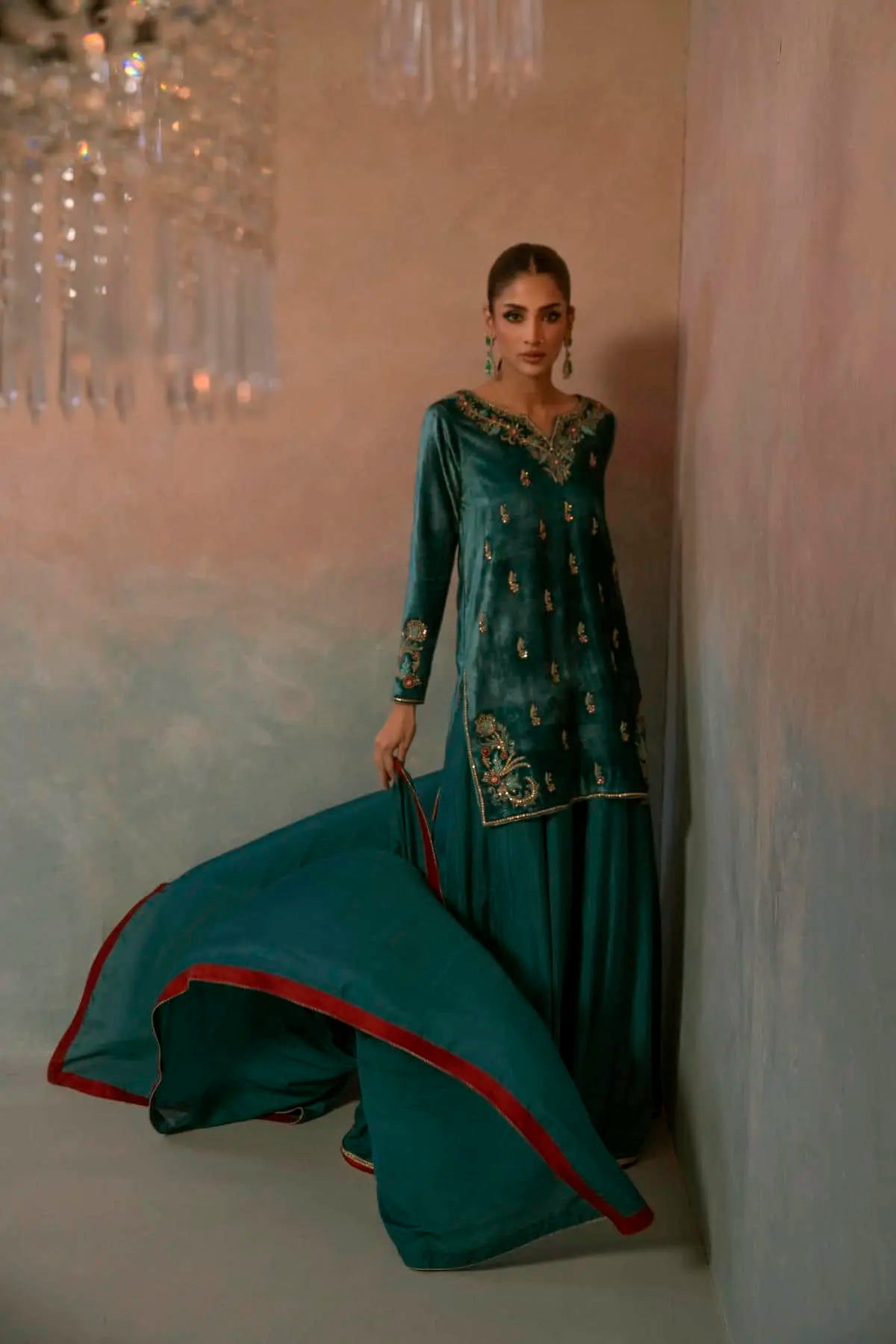 Velvet '25 - Golden Haze