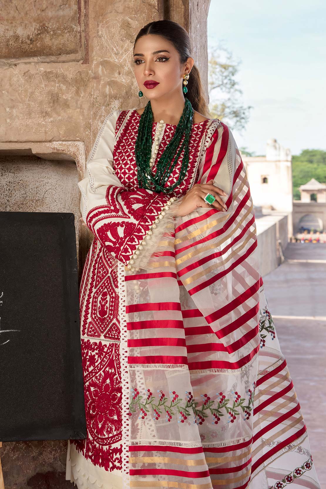 https://cdn.shopify.com/s/files/1/0634/9714/2487/products/27-605c5b6-crimson.jpg?v=1649067197