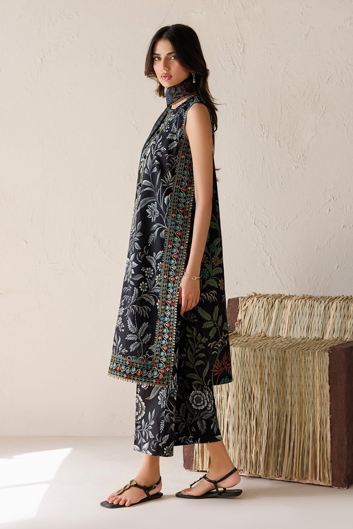 EMBROIDERED LAWN UF-4516