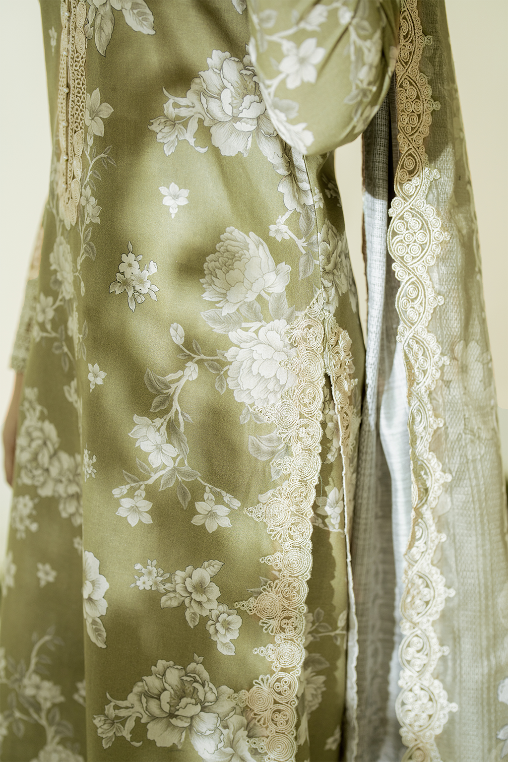 UE-454 Printed Lawn