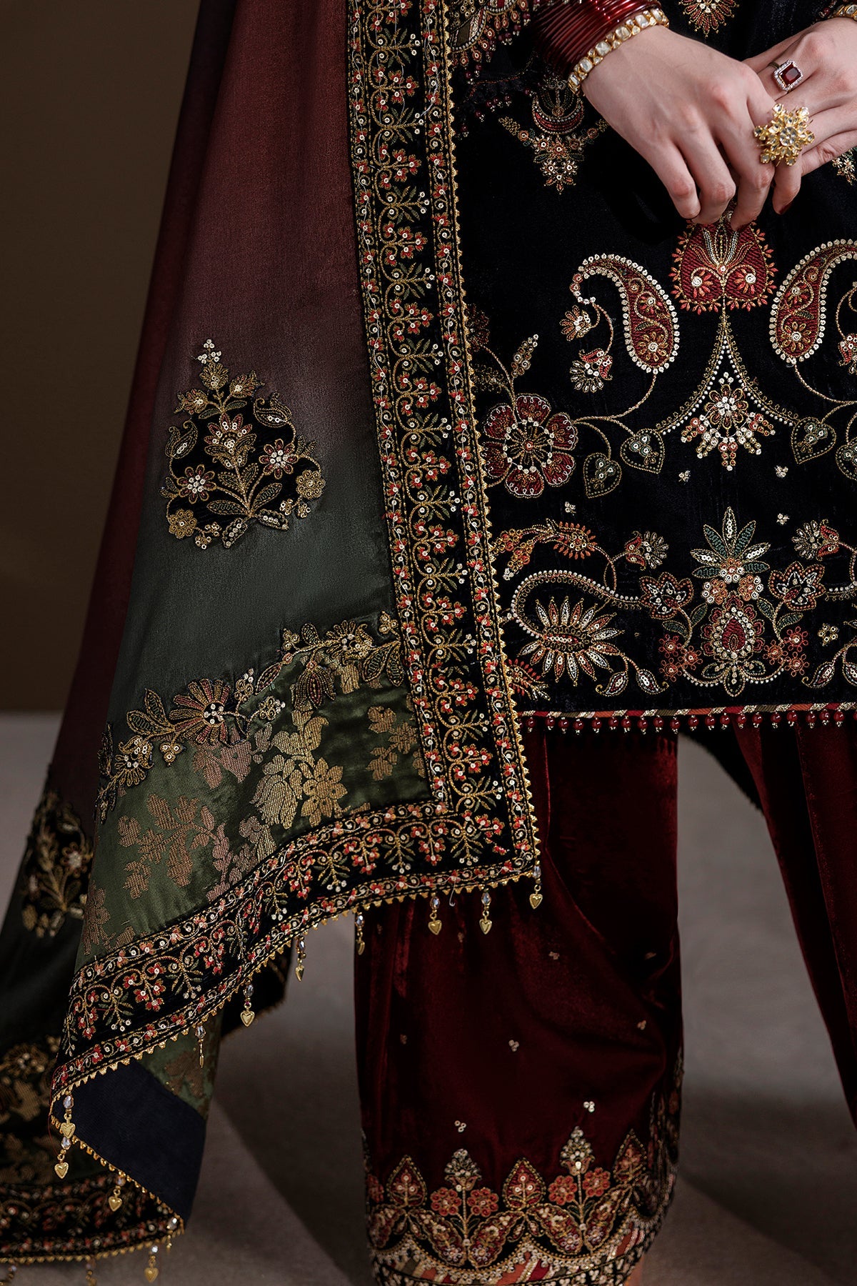 EMBROIDERED VELVET SF-4547