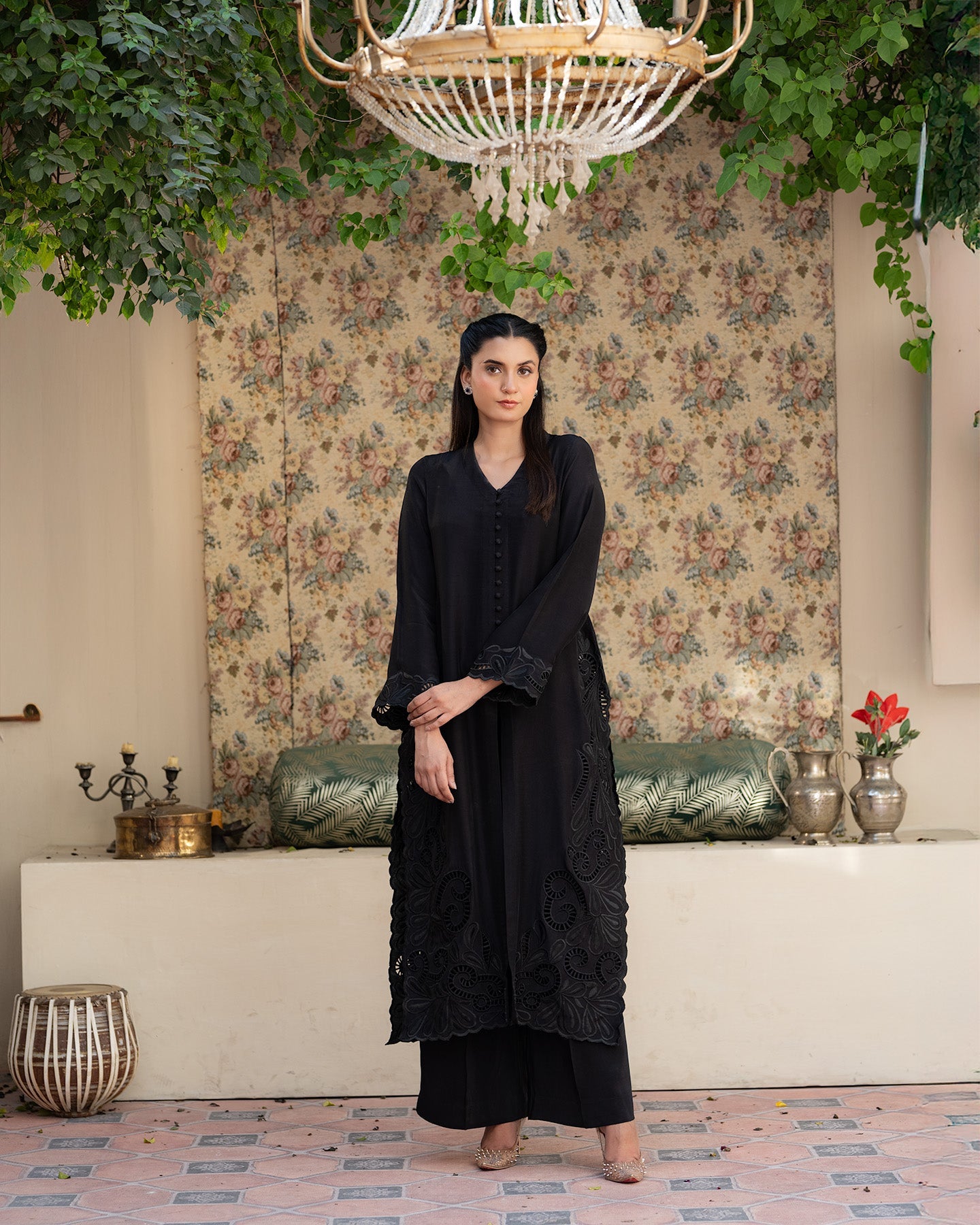 Outfit Name: Siyah Shab
Collection: Nazm
Code: CBR 103