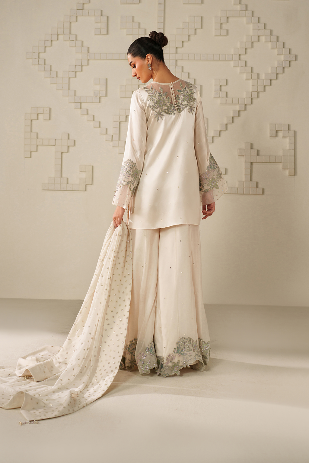 UE-620 Embroidered Ramen Silk