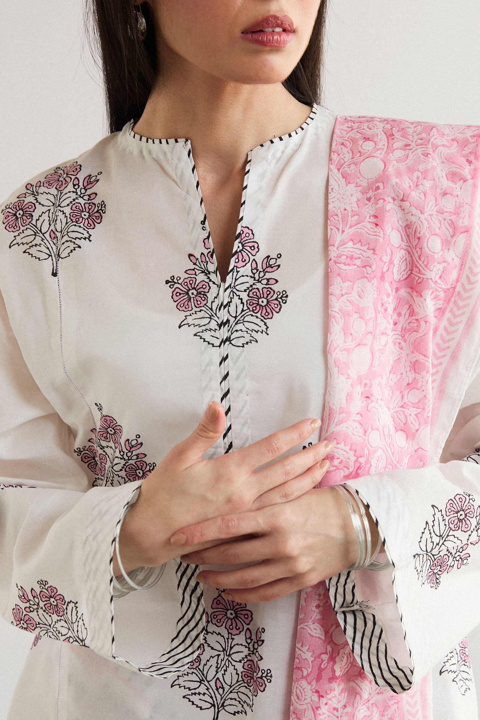 https://cdn.shopify.com/s/files/1/0340/8376/6405/files/2_3c072fab-82a3-475c-9af0-8ce5d28c9fdb.jpg?v=1741340895