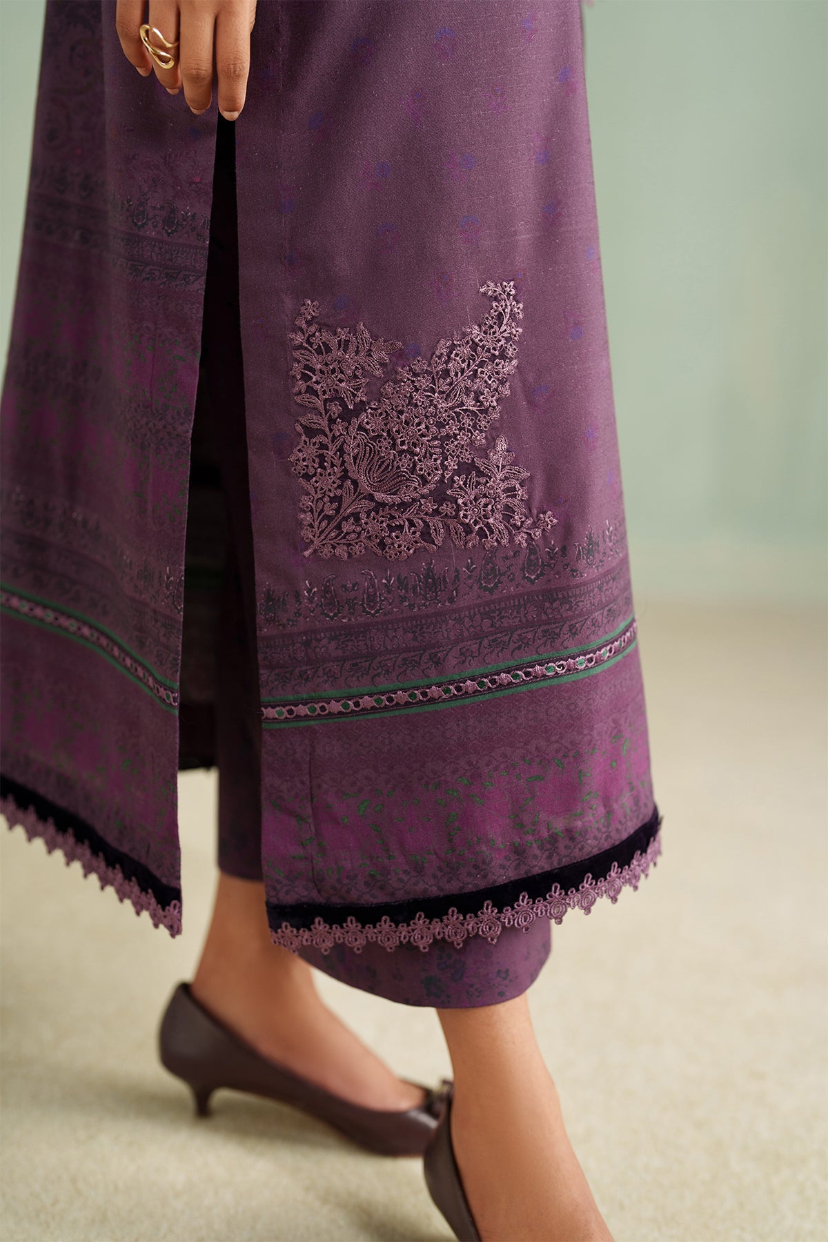 EMBROIDERED KHADDAR SF-4323