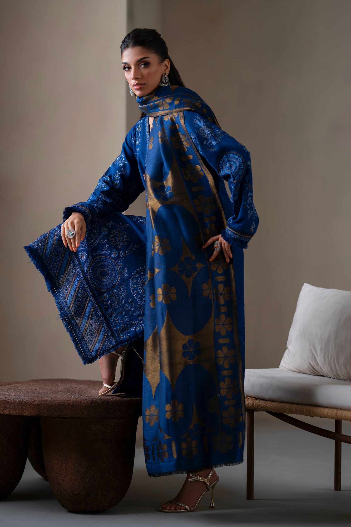 EMBROIDERED SUIT (E0807/203/622)