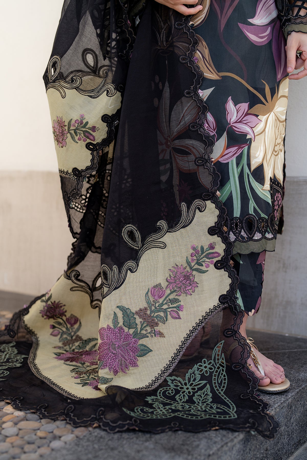 EMBROIDERED PRINTED LAWN UF-4090