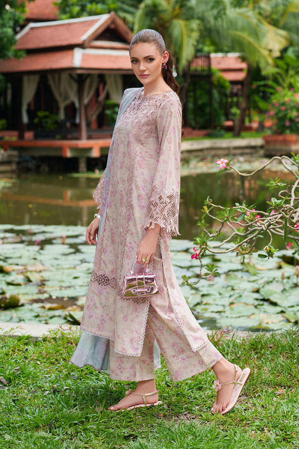 UE-505 Embroidered Lawn