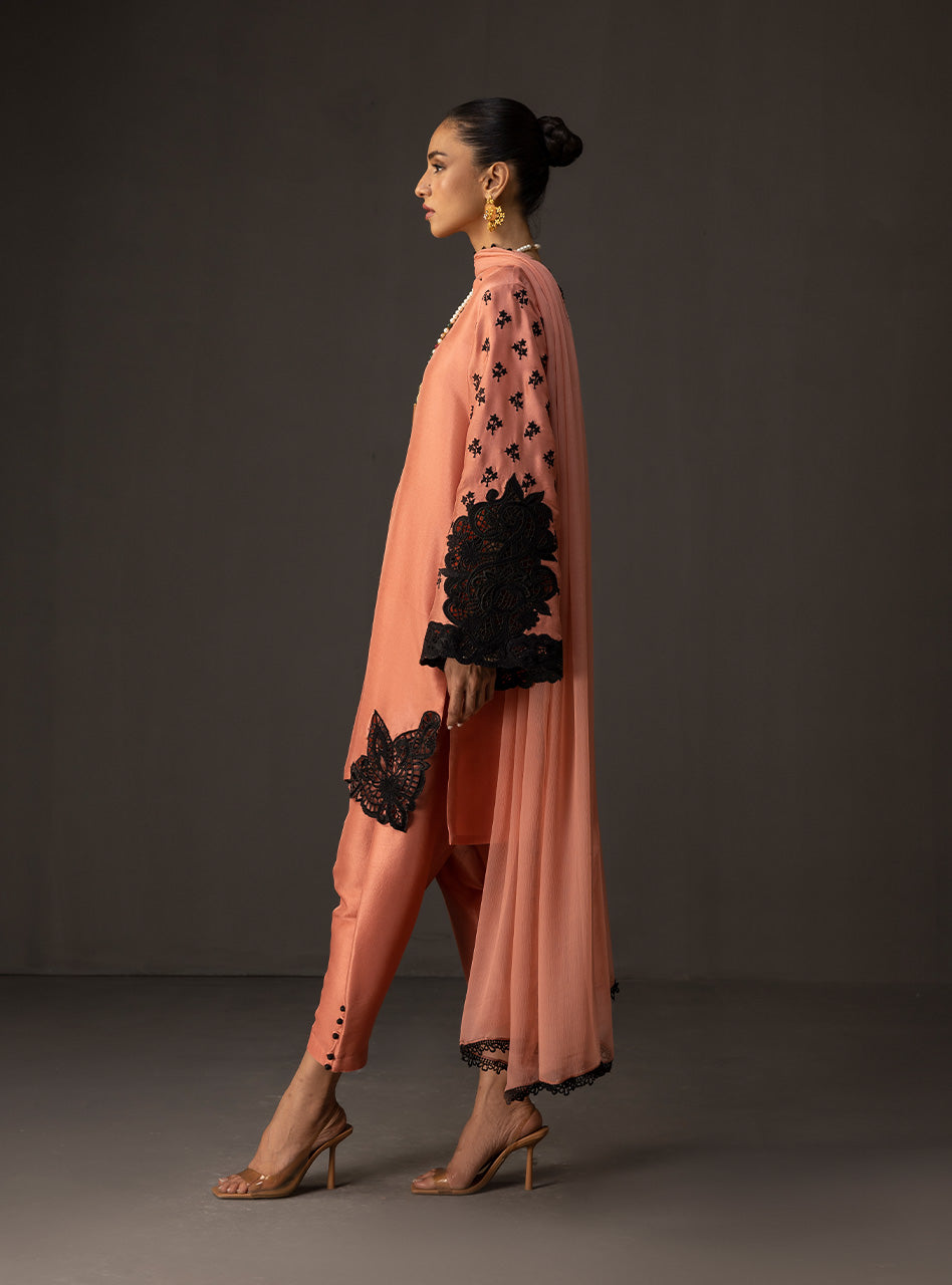Peach Bloom Noir