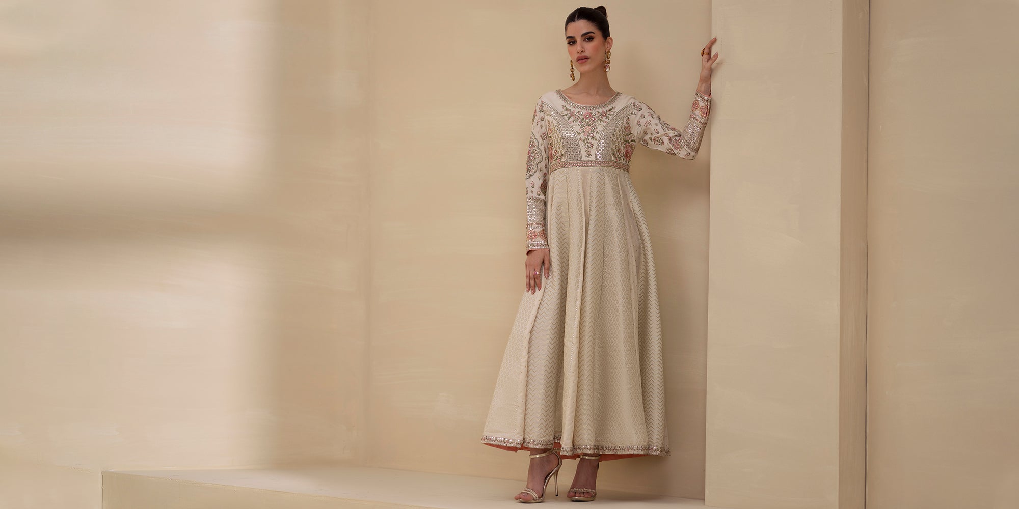 EMBROIDERED DRESS (E0846/104/002)