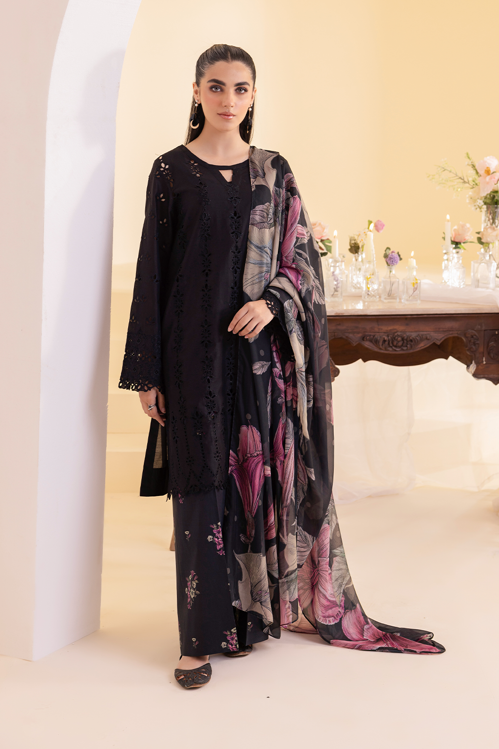 UE-253 Embroidered Lawn