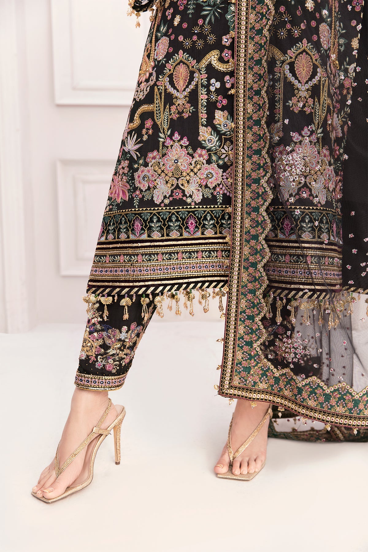 EMBROIDERED SILK CH11-04 STITCHED