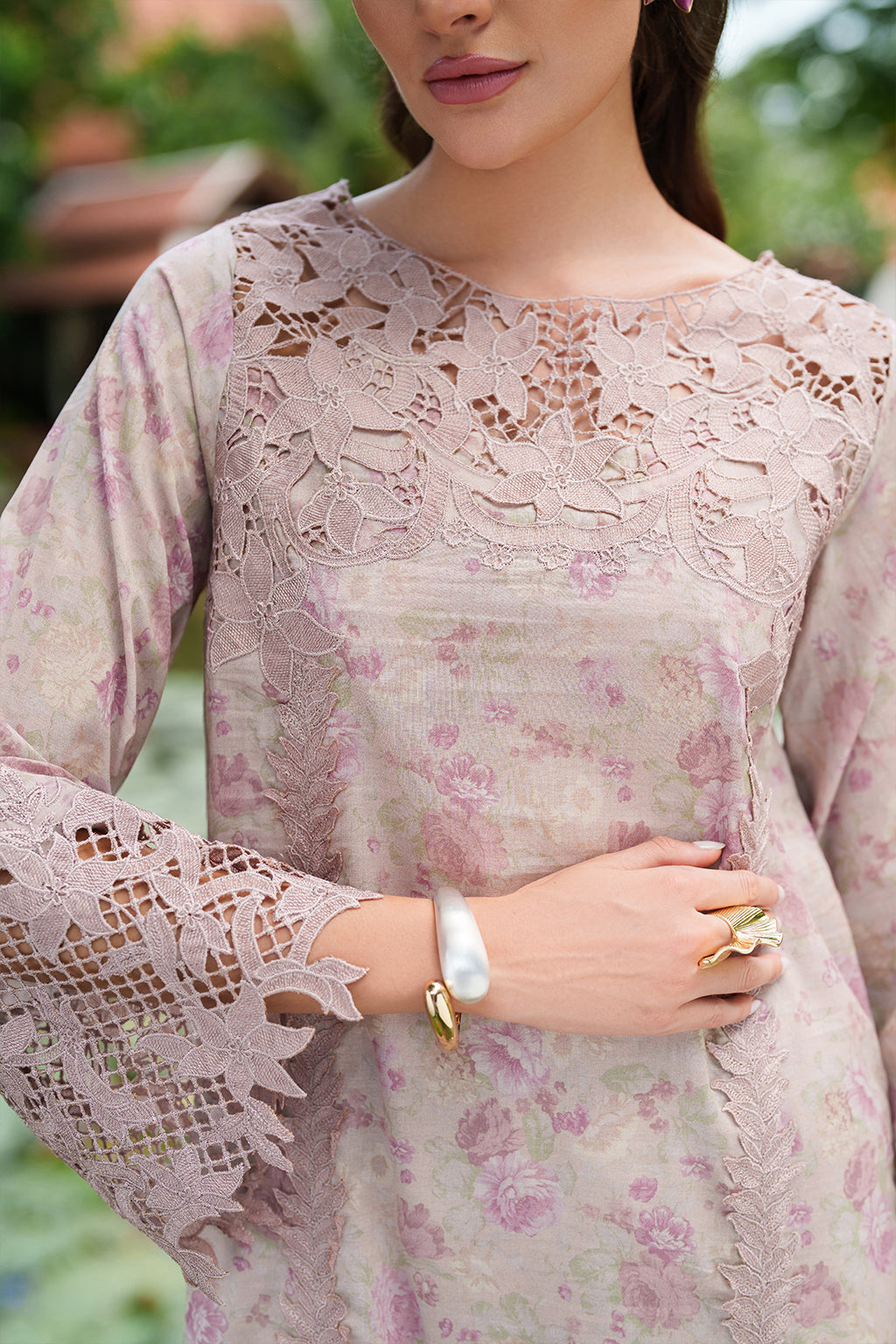 UE-505 Embroidered Lawn