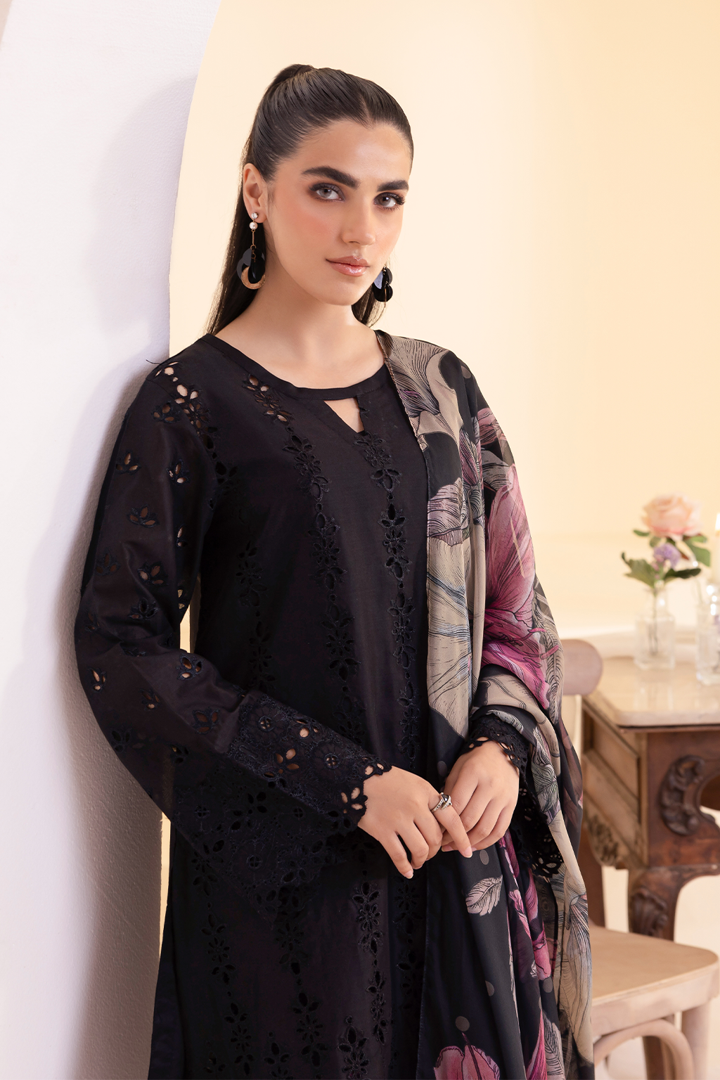 UE-253 Embroidered Lawn