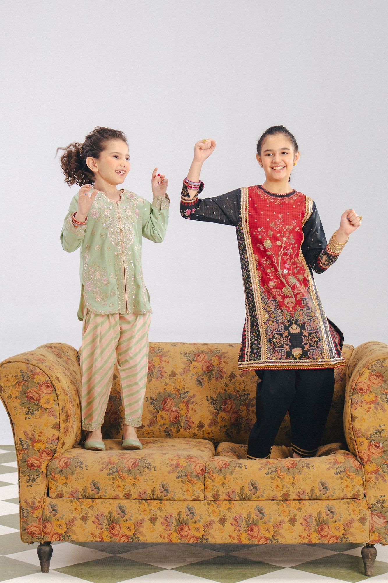 EMBROIDERED SUIT (E0919/404/902 E0919/304/902)