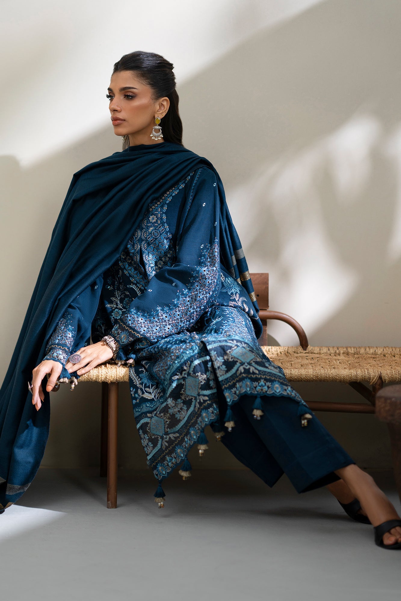 EMBROIDERED SUIT (E0806/203/602)