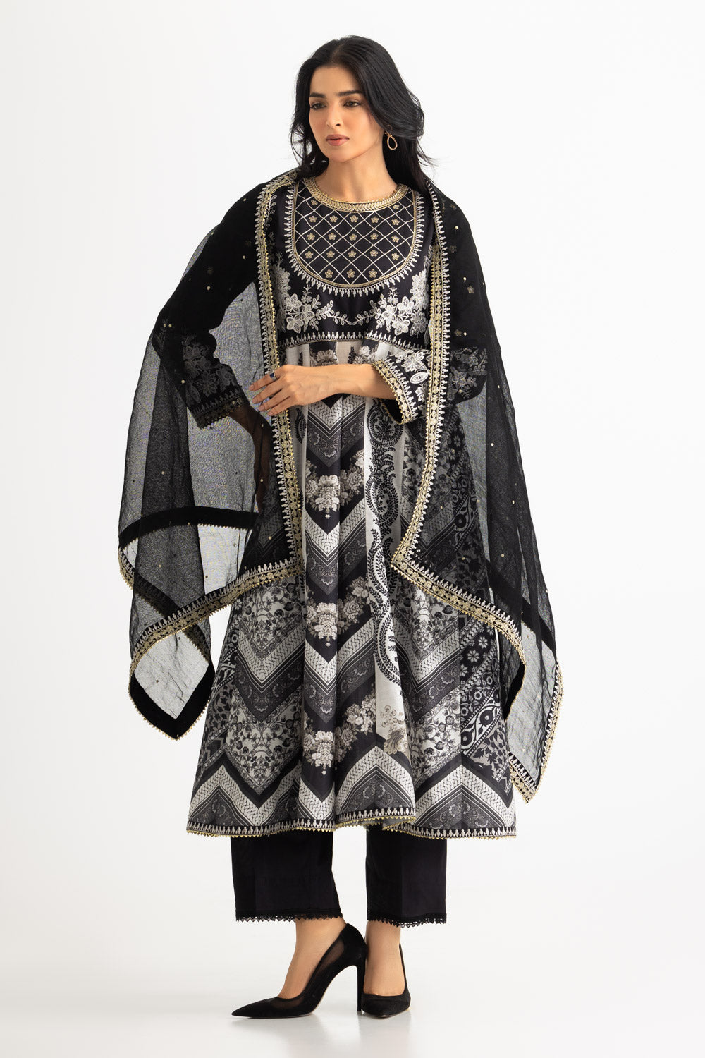 3Pc Cross Hatch Printed Suit With Embroidered