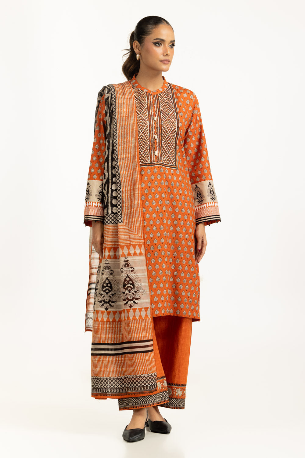 3PC Khaddar Printed Suit With Embroidered