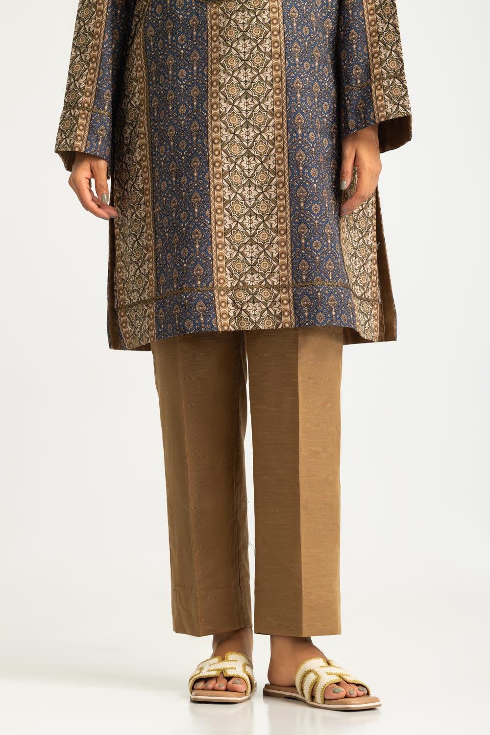 3PC Khaddar Slub Printed Suit With Embroidered