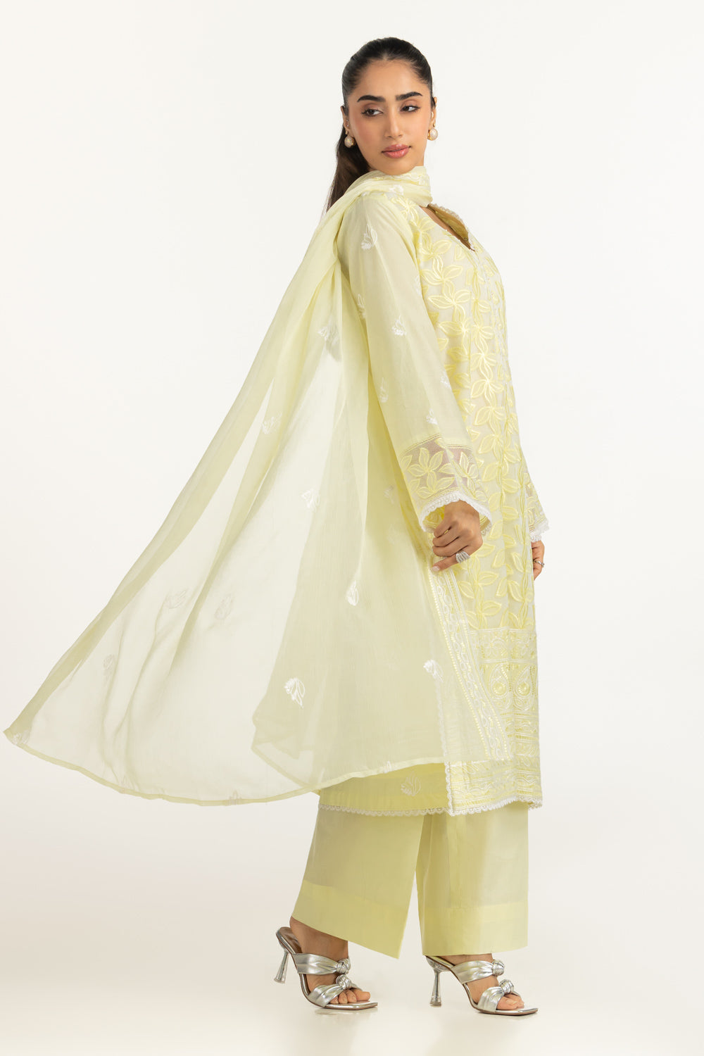 3Pc Lawn Embroidered Suit