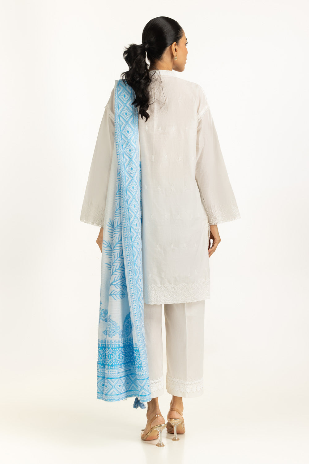 3Pc Lawn Embroidered Suit