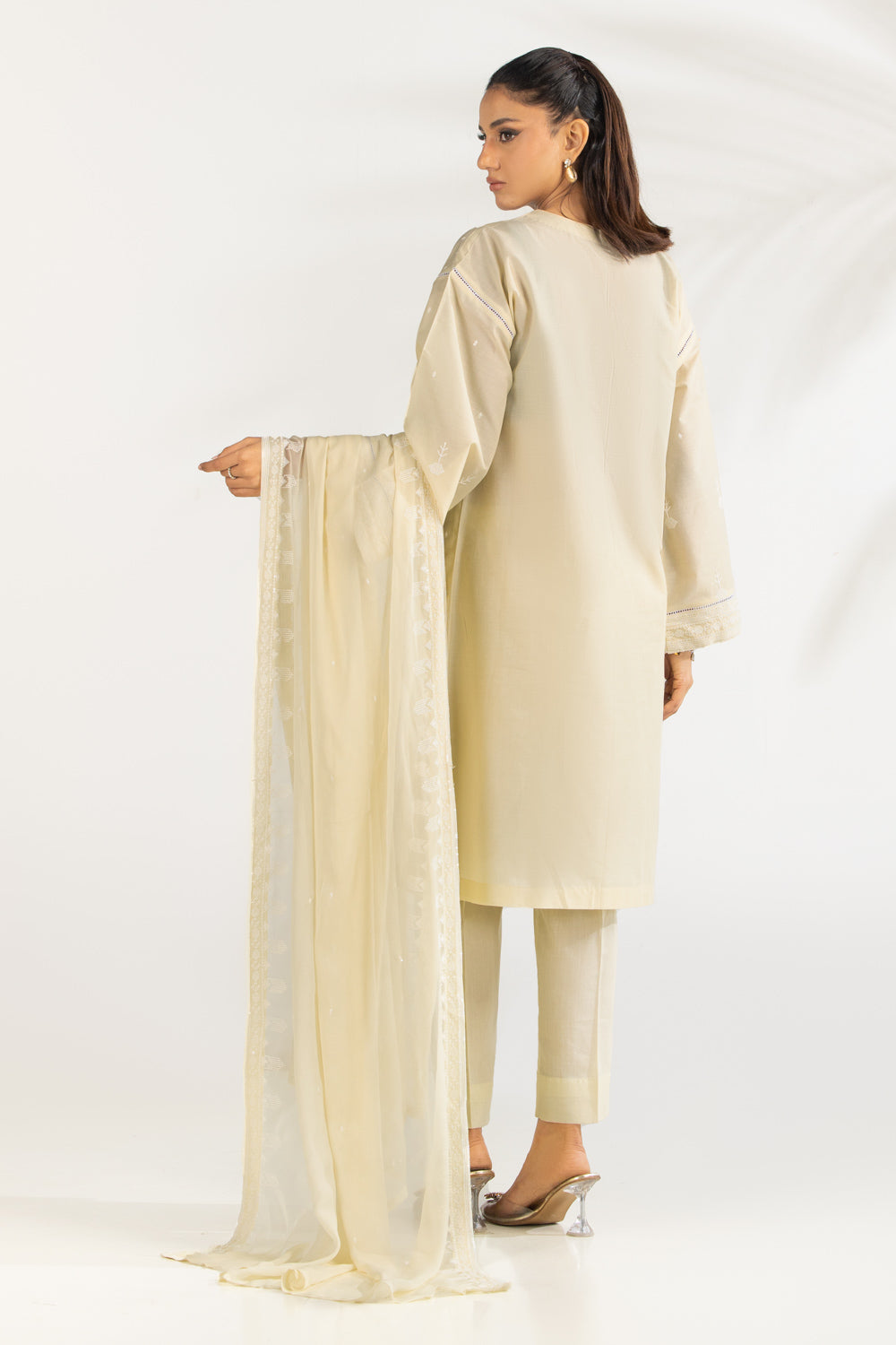 3Pc Lawn Embroidered Suit