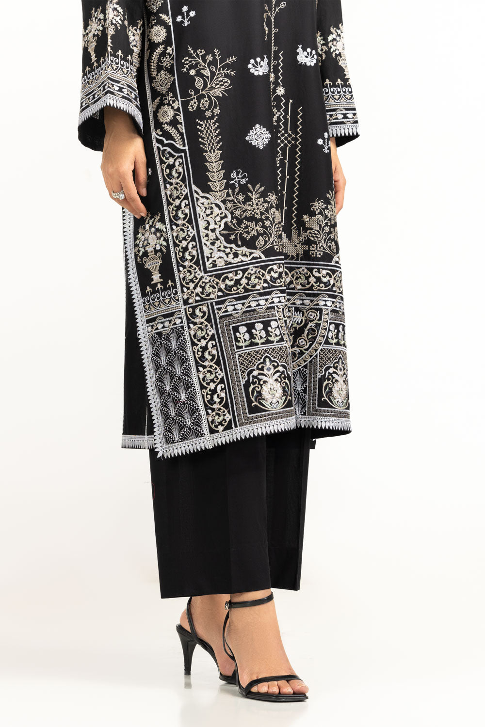3Pc Lawn Embroidered Suit