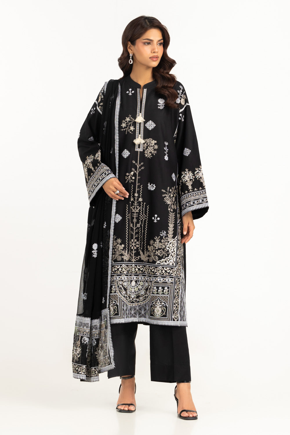 3Pc Lawn Embroidered Suit