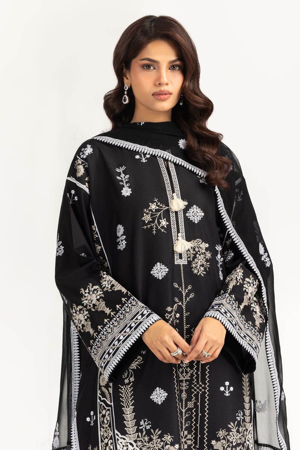 3Pc Lawn Embroidered Suit