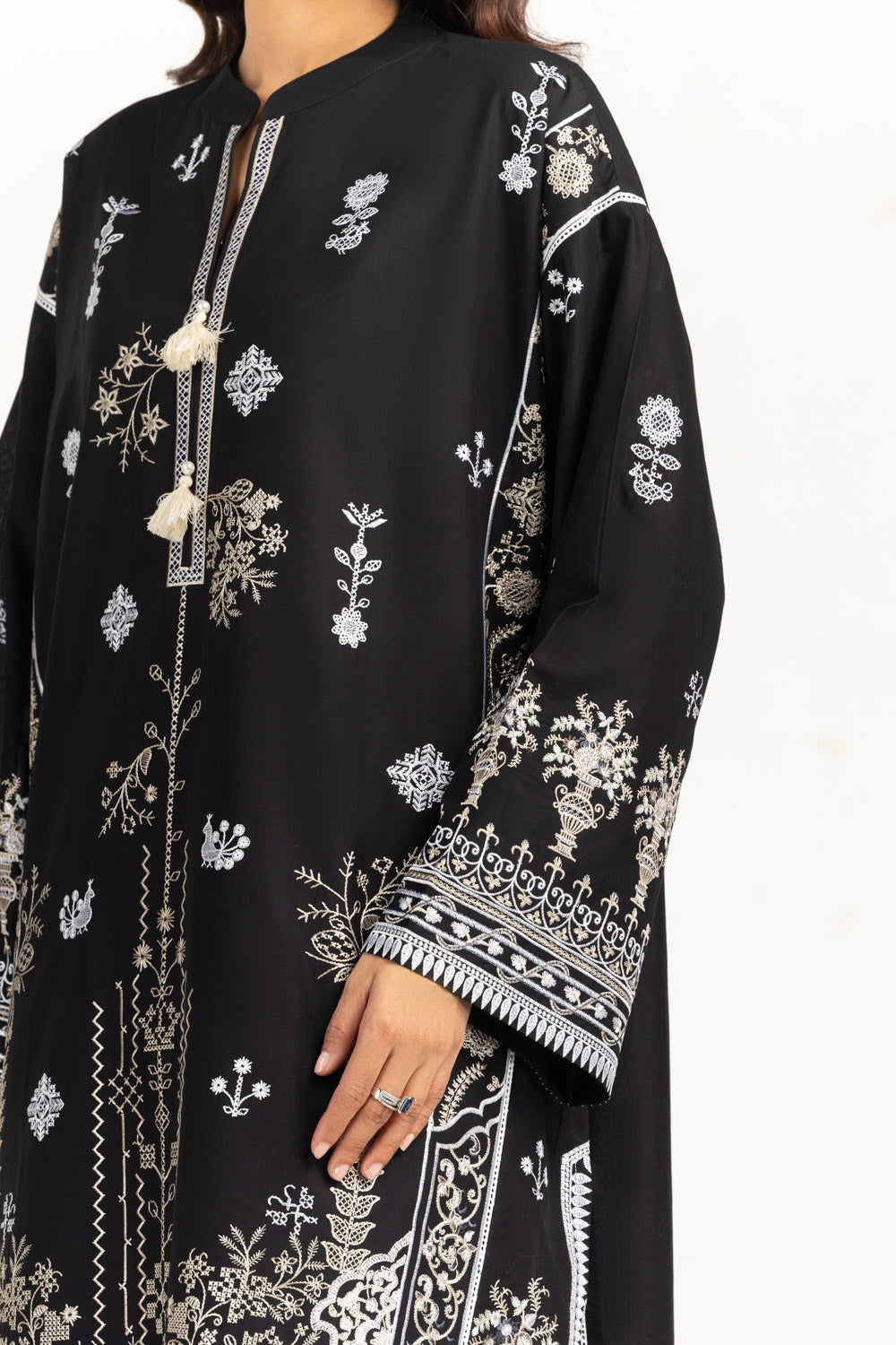 3Pc Lawn Embroidered Suit