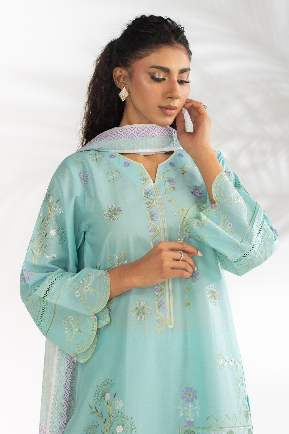 3Pc Lawn Embroidered Suit