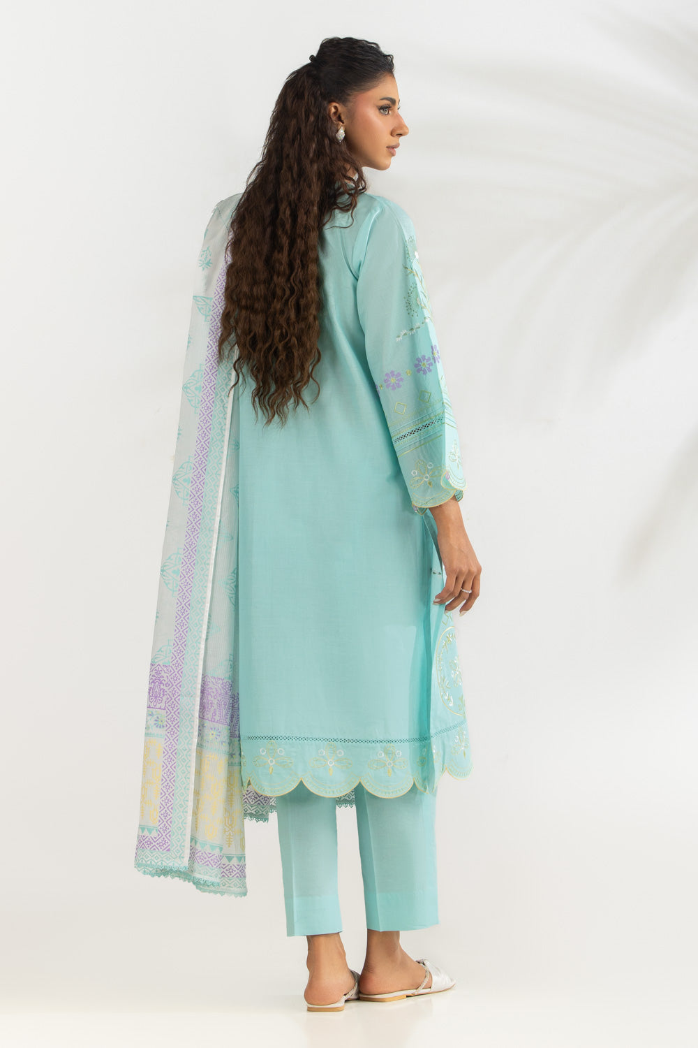 3Pc Lawn Embroidered Suit