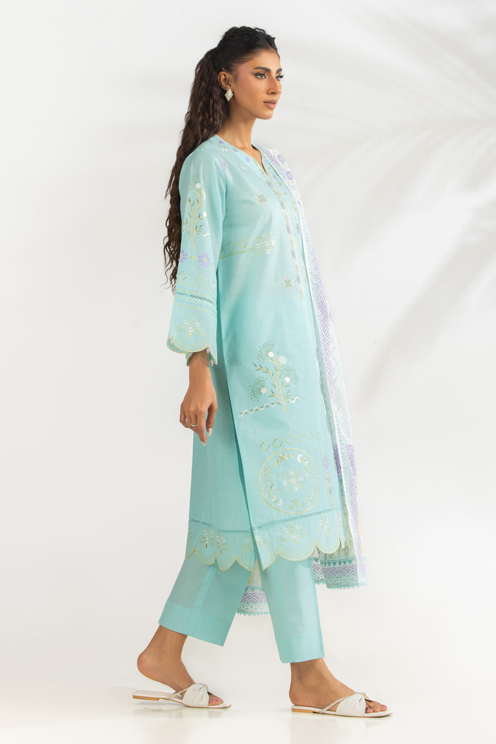 3Pc Lawn Embroidered Suit