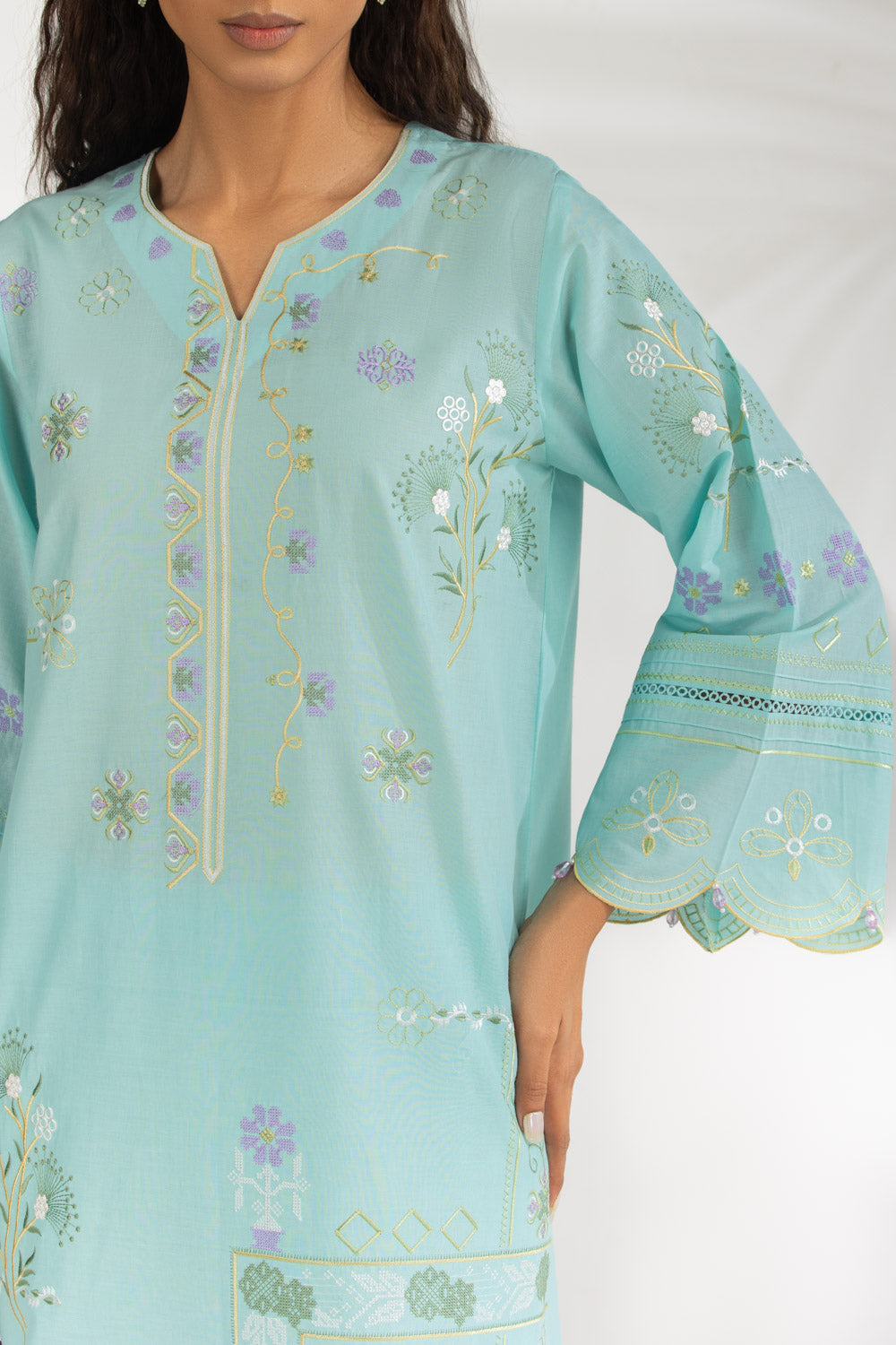 3Pc Lawn Embroidered Suit