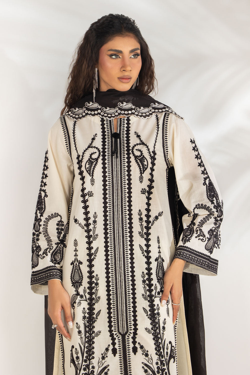 3Pc Lawn Embroidered Suit