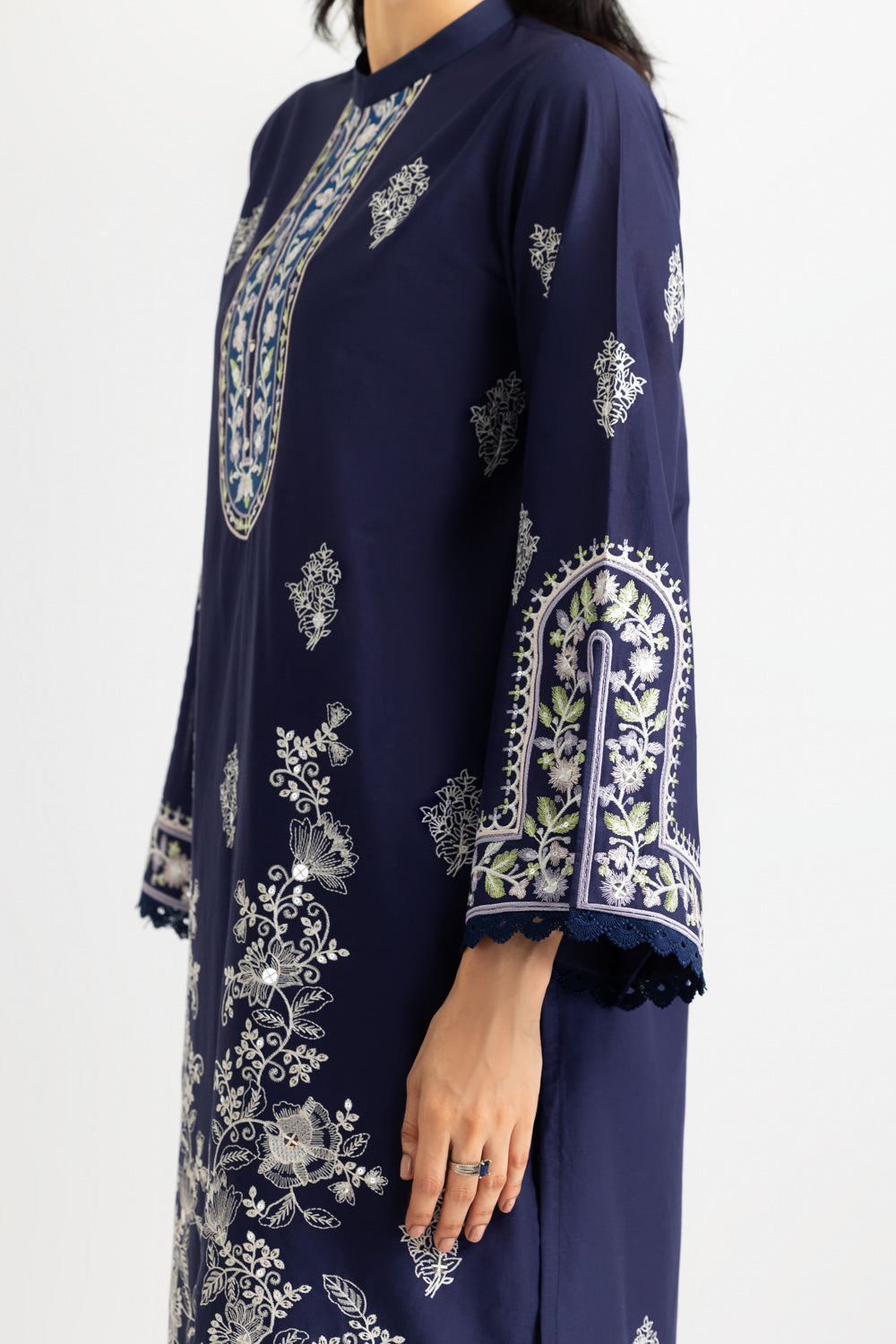 3Pc Lawn Embroidered Suit