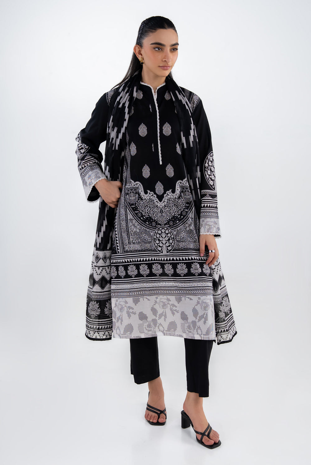 https://cdn.shopify.com/s/files/1/0706/3253/8159/files/3PCLawnPrintedSuitIUSTKSD-2202_front-2.jpg?v=1777537673